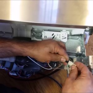کار نکردن دکمه های ظرفشویی به دلیل مشکلات سیم کشی برقی ماشین ظرفشویی